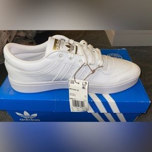 Adidas white sneaker women’s size 10. Never worn.
